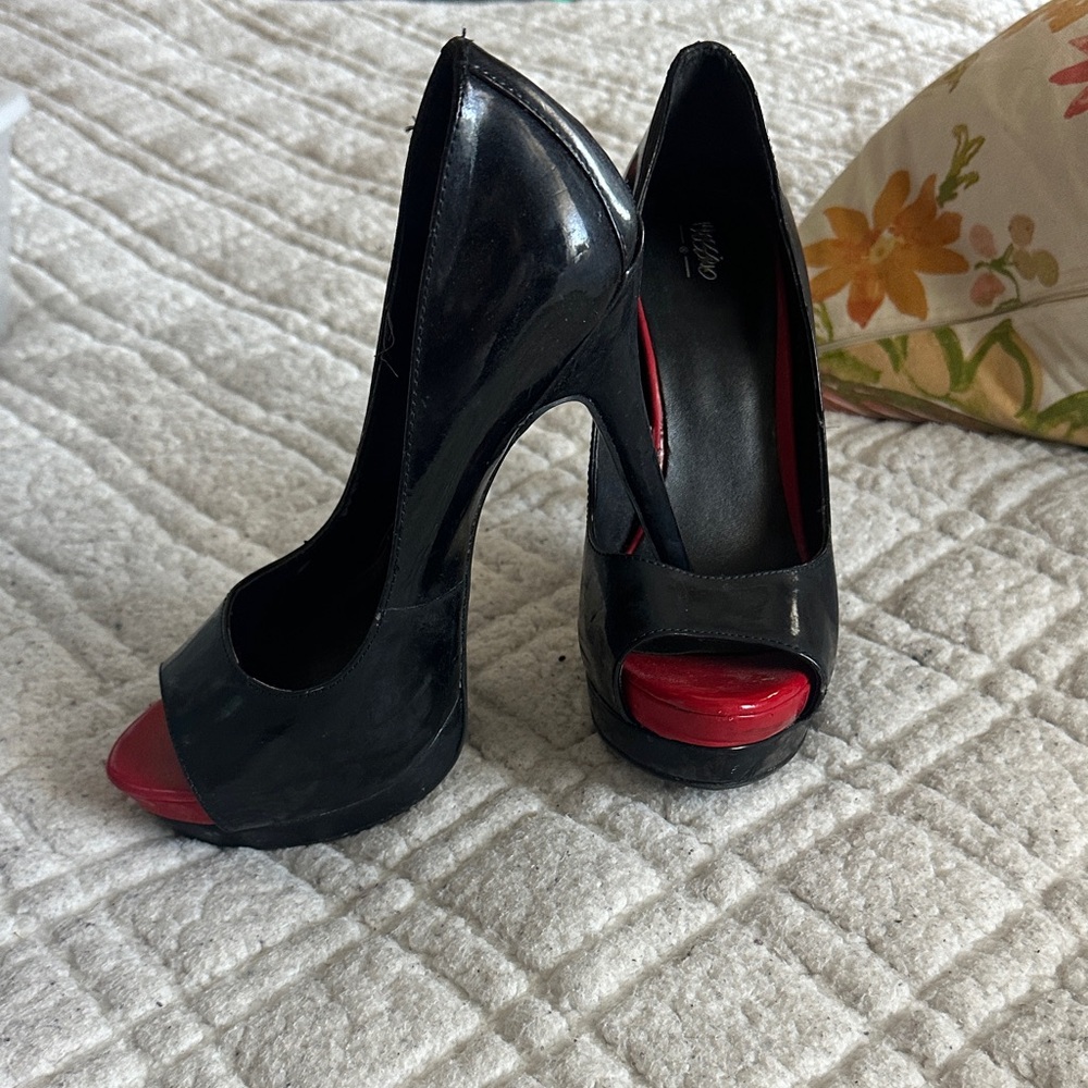 Source Unknown Black and Red Stiletto Heels